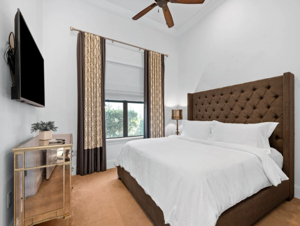 Luxurious 4-Bedroom Vacation Rental Near Disney - Private Pool